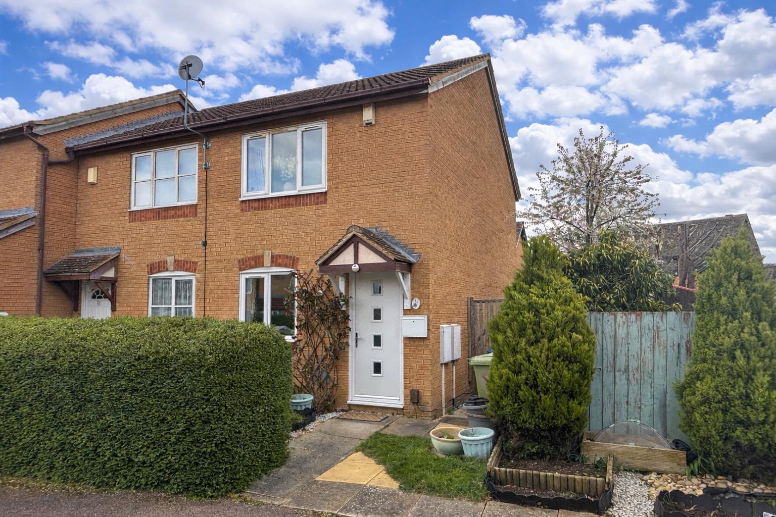 2 bed property in Bantock Close, Milton Keynes